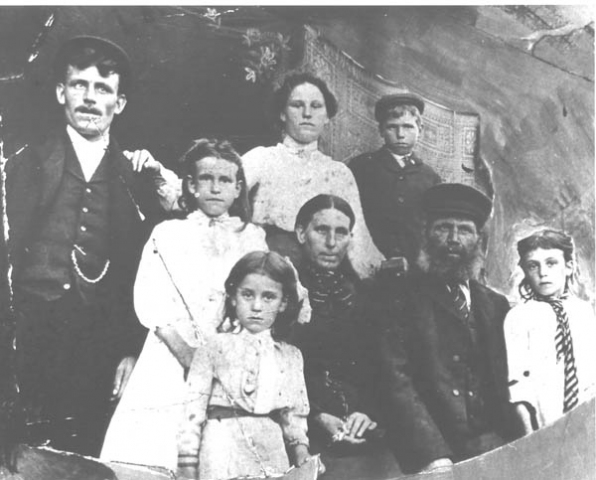 203: Pat Mulrooney, his wife Alice Norman, and their children l-r Patrick?, Annie, Mary, Nell,  Garrett, and Alice. (circa 1904) [courtesy of Della (Norman) O'Leary]